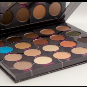 BeeBeauty London Barbarella Eyeshadow Palette